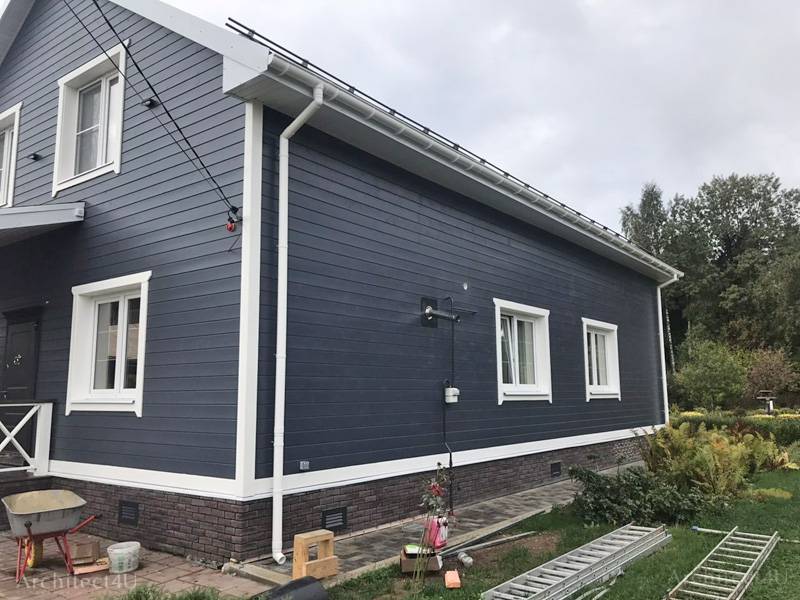 дизайн фасада деревянного дома в сером цвете